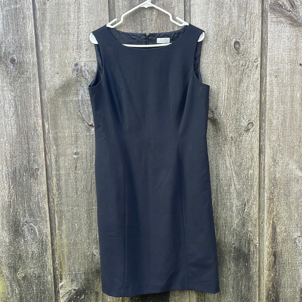 TAHARI Sleeveless black dress